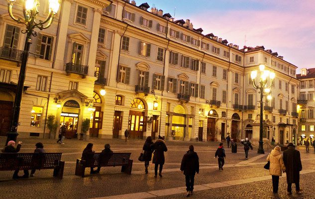 Piazza Carignano a Torino: storia, monumenti e buon cibo