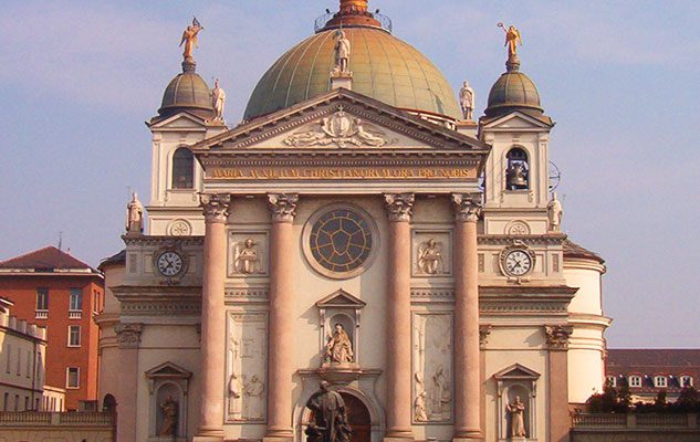 La Basilica di Santa Maria Ausiliatrice e le spoglie di Don Bosco a Torino