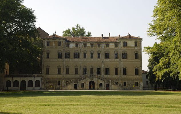 L’affascinante Castello di Santena, dove è sepolto Camillo Benso di Cavour