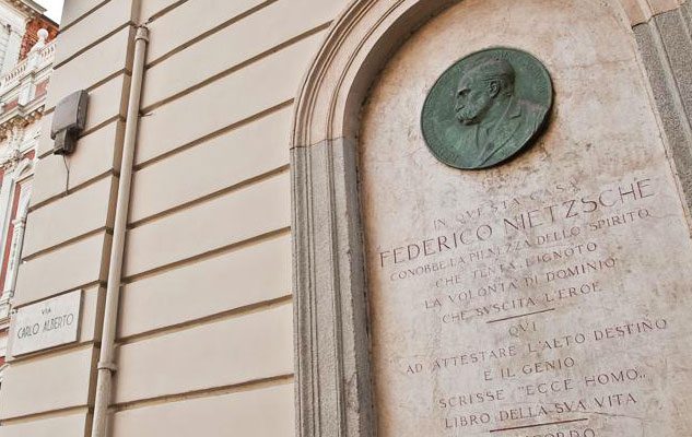 La storia di Nietzsche e del cavallo: quando il filosofo impazzì a Torino