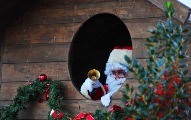 Casa Di Babbo Natale Gioco.Il Villaggio Di Babbo Natale A Rivoli 2019 Tra Case Magiche Folletti E Laghetti Ghiacciati