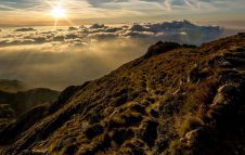 A piedi tra le nuvole: spegni il motore, ascolta la montagna