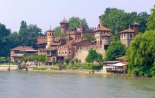 Visita guidata con aperitivo al Borgo Medievale