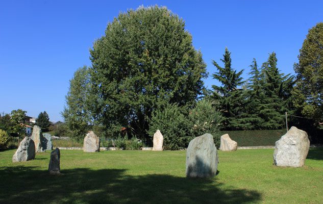 I misteriosi menhir di Cavaglià, la Stonehenge del Piemonte