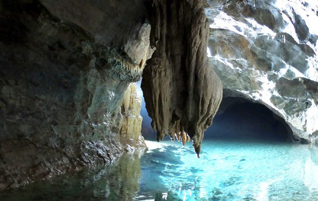 La Grotta di Bossea: torrenti, laghi sotterranei e stalattiti nella più antica grotta turistica d’Italia