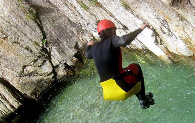 Vertical Trek: cascate d’acqua, scivoli naturali e divertimento tra le montagne del Piemonte