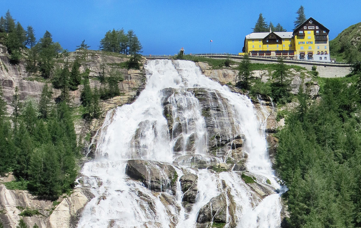 La Cascata Del Toce La Piu Bella Del Piemonte E Una Delle Piu Alte D Europa