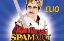 Elio a Torino con Spamalot, il musical-parodia della saga di Re Artù