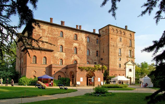 Il Castello di Pralormo: una romantica dimora tra giardini all’inglese e distese di tulipani