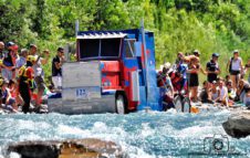 Carton Rapid Race 2018: incredibili barche di cartone si sfidano sulle rapide della Dora