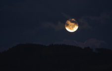 Eclissi totale di luna a Torino vista dalla cupola della Basilica di Superga