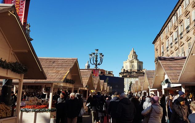 Natale e Capodanno di magia a Torino: la città si trasforma in un “castello incantato”