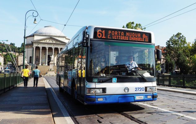 Rivoluzione GTT: ingresso dalle porte anteriori e tornelli sui bus per validare i biglietti