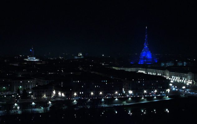 La Mole Antonelliana come la Tour Eiffel: un magico abito di luci per il Natale 2019