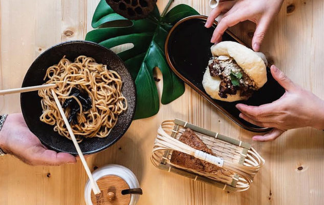 Oh Crispa: lo street food cinese a Torino con ravioli, noodles e panini taiwanesi