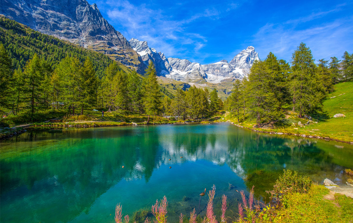 Il Lago Blu Lo Specchio Incantato Del Cervino Dalle Acque Turchesi