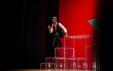 Luca Argentero in teatro a Torino con "È questa la vita che sognavo da bambino?"