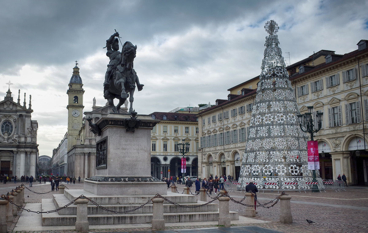 Stella Di Natale Piazze Italiane.L Albero Di Natale 2019 Di Torino Illuminera La Magica Piazza San Carlo 1 Dicembre 2019 6 Gennaio 2020 Torino