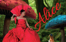 I ballerini-acrobati di Momix a Torino nel 2022 con “Alice… Alice… Alice”