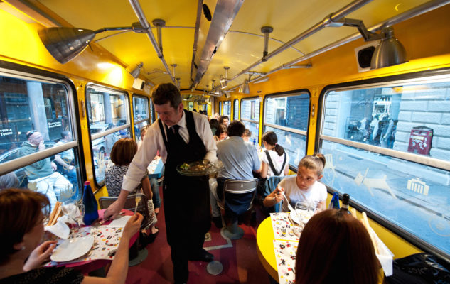 Aperitivo o cena a Torino…  e se fosse su un tram storico?