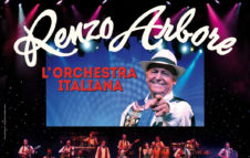 Renzo Arbore a Torino nel 2022 con l'Orchestra Italiana