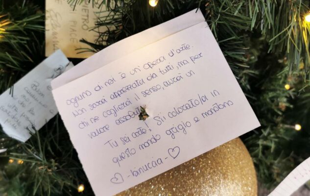 L'Albero di Natale di Porta Nuova che custodisce i sogni e le speranze dei  torinesi