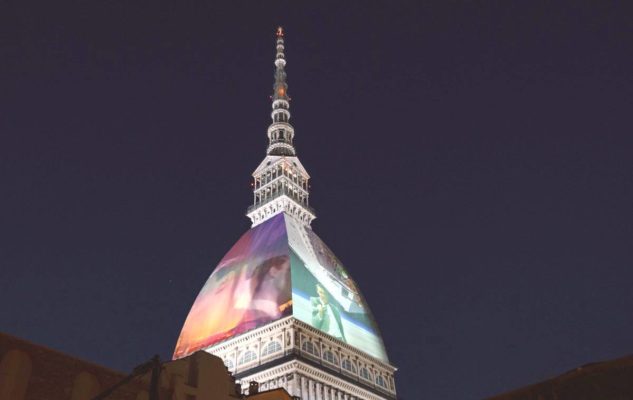 Proiezioni sulla Mole: il simbolo di Torino si trasforma in un grande schermo cinematografico