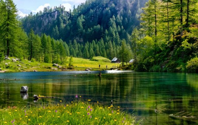 Il Lago delle Streghe in Piemonte: luogo incantato dalle acque color smeraldo e una magica leggenda