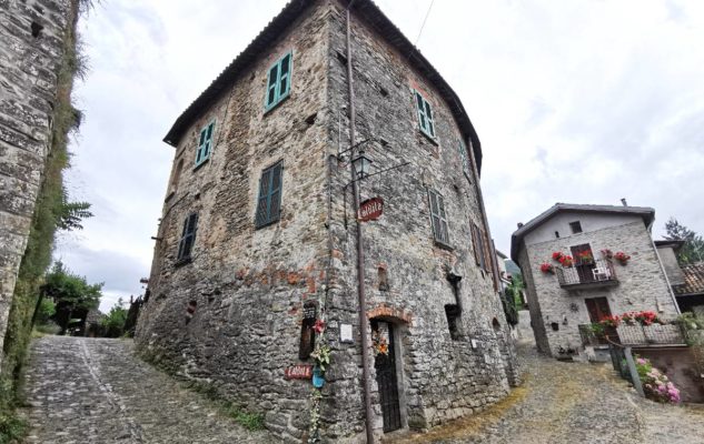 mombaldone borgo piemonte