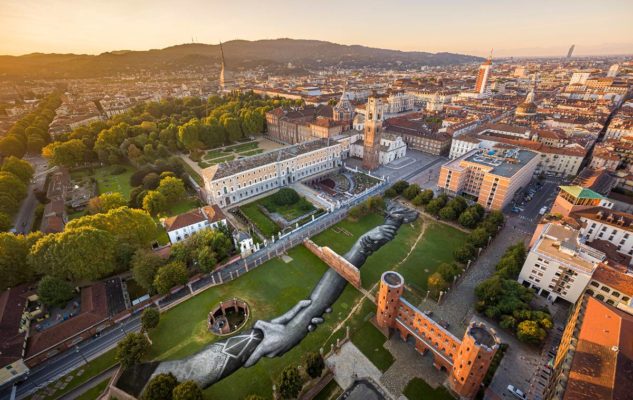 Beyond Walls – Oltre i muri: Torino ospita la grande opera dell’artista Saype