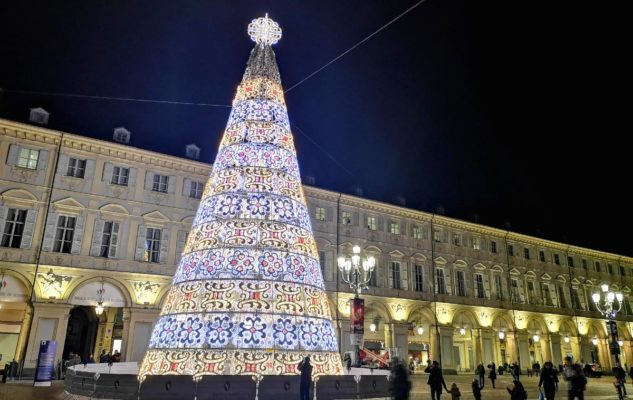 albero natale torino 2020