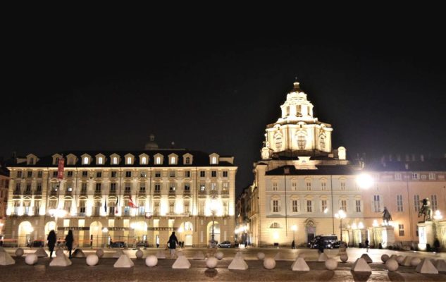 Piazza Castello illuminata da una nuova luce che rispetta l’ambiente ed esalta l’architettura
