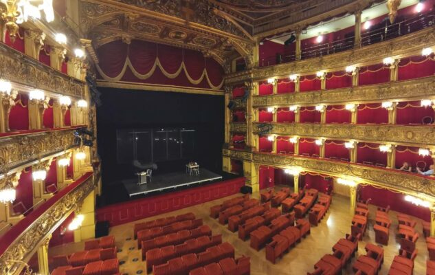 tour teatro carignano torino