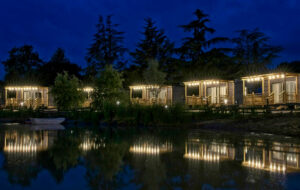 Lake Eyasi Resort: alle porte di Torino il “campeggio glamour” per dormire come nella Savana