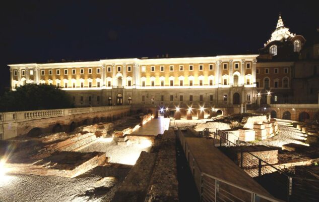Weekend di Ferragosto ai Musei Reali: aperture serali, visite e rievocazioni al Teatro Romano