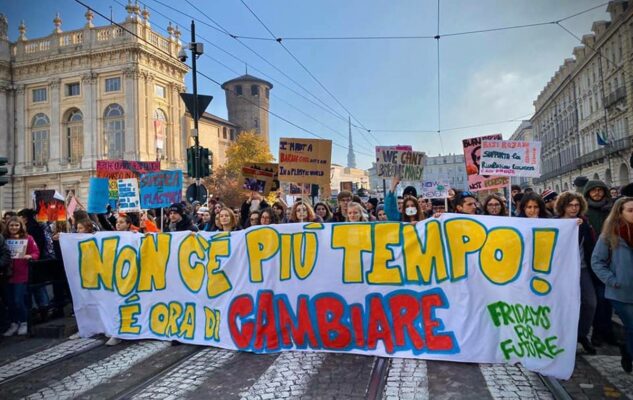Fridays For Future: il 24 settembre anche Torino scende in piazza per il clima (info e orari)
