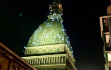 La Mole Antonelliana color “Bollicine” per il Capodanno 2022 a Torino