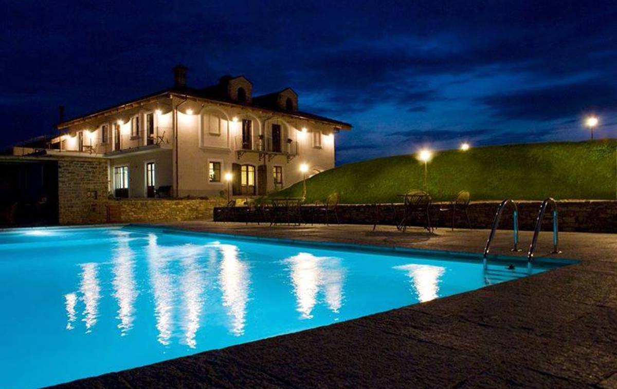 agriturismo torricella piscina Langhe