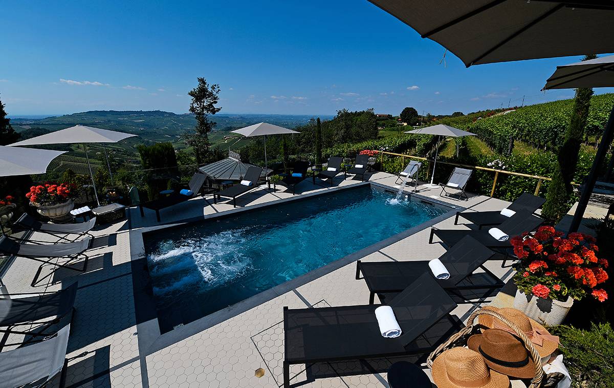 ribezza hotel piscina Langhe