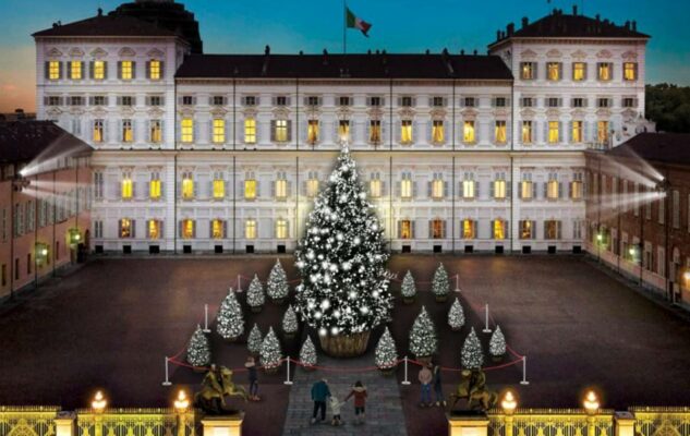 L’Albero di Natale 2022 di Torino e il poetico boschetto di piccoli abeti