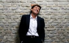 Gianni Morandi a Torino nel 2023 per una data di "Go Gianni Go! Morandi nei Palasport"