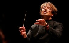 Jérémie Rhorer al Teatro Regio di Torino con le musiche di Prokof’ev, Čaikovskij e Mozart