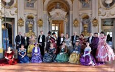 La Bella e la Bestia alla Palazzina di Caccia di Stupinigi: ballo in abiti d'epoca nel Salone d'Onore