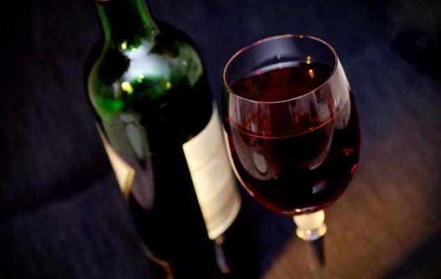 Notte Rossa Barbera 2023 celebra la “Merenda Sinoira” nelle antiche piole torinesi