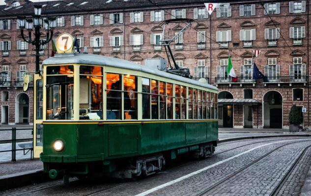 In viaggio sul tram storico attraverso la Torino militare fra '700 e '800