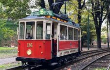 In giro per Torino sul tram storico: viaggio nel tempo a bordo della vettura 116 rosso/crema