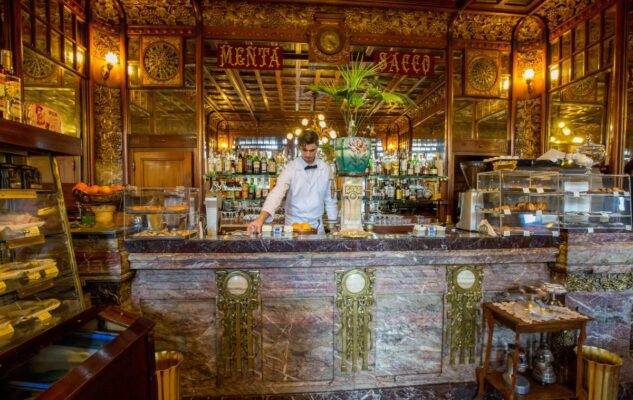 Il Caffè Mulassano: lo storico locale di Torino dove è nato il tramezzino