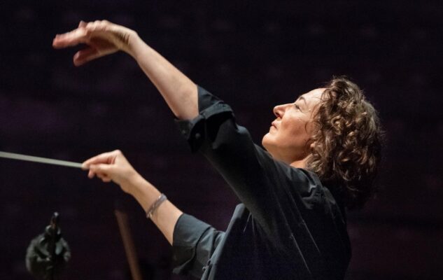 Nathalie Stutzmann dirige l’Orchestra del Regio di Torino nel 2023: data e biglietti dell’evento