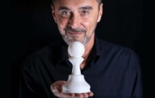 Giuseppe Giacobazzi a Torino nel 2023 con "Il Pedone": date e biglietti