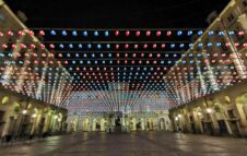 Luci d’Artista 2023/2024 a Torino: le date, la mappa delle installazioni e la nuova opera